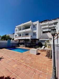 Fotografia z galérie ubytovania Amplia villa con piscina privada vistas al mar y WIFI v destinácii La Herradura