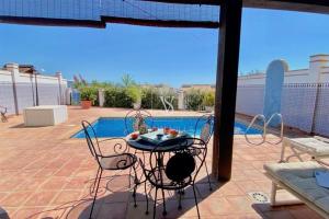 Fotografia z galérie ubytovania Amplia villa con piscina privada vistas al mar y WIFI v destinácii La Herradura
