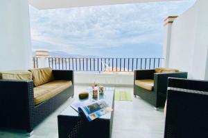 Fotografia z galérie ubytovania Amplia villa con piscina privada vistas al mar y WIFI v destinácii La Herradura