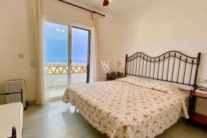 Fotografia z galérie ubytovania Amplia villa con piscina privada vistas al mar y WIFI v destinácii La Herradura
