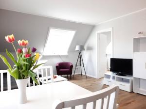 TV a/nebo společenská místnost v ubytování Haus Dietrich Wohnung 2