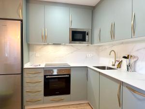 Kuchnia lub aneks kuchenny w obiekcie Alvarito Beach - EaW Homes