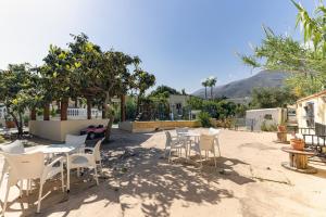 a group of tables and chairs in a yard at Estudio Casa Marie in Estepona