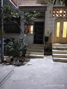a front yard of a house with a black door at بيت ضيافة حنضلة in Bethlehem