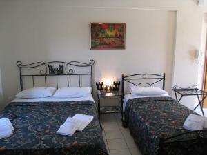 A bed or beds in a room at Castle View Studios