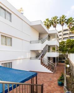 Bazén v ubytovaní Apartamentos Oasis Sol alebo v jeho blízkosti
