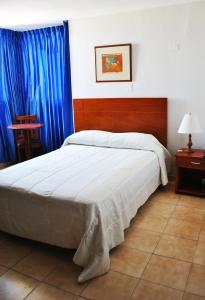 En eller flere senge i et værelse på Hotel Majayura Sol