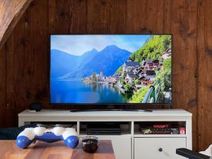 a flat screen tv sitting on top of a white entertainment center at LIBORIA III Wohnen im Denkmal Augsburgs in Augsburg