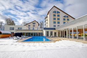 Bazén v ubytování Akzent Aktiv & Vital Hotel Thüringen nebo v jeho okolí
