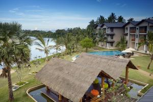 View ng pool sa Amaranthe Bay Resort & Spa o sa malapit