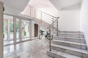 Jízda na kole v ubytování Aqua Viva Darłowo Apartment by Noclegi Renters nebo okolí