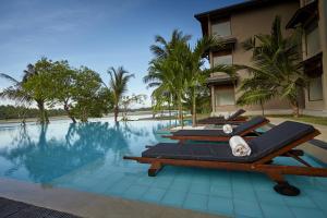 Bazén v ubytování Amaranthe Bay Resort & Spa nebo v jeho okolí