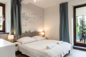 A bed or beds in a room at udanypobyt Apartamenty Przy Dolinach C i D