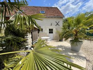 Zahrada ubytování Gîte confort aux portes des châteaux, jardin, terrasse, WIFI, vélos, proche A85 et balades nature - FR-1-381-502