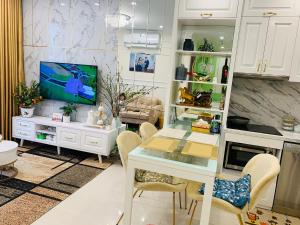 Ruang duduk di Lu Luxury Homestay et Apartment - Vinhomes Smart City Hanoi