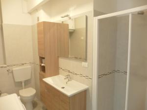 A bathroom at Appartamento Caravaggio Még 35 kép
