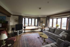 a living room with a couch and a table at Fern Lodge Guesthouse in Hythe