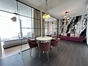 Posedenie v ubytovaní Sea Symphony 3-bedrooms Lux Apartment