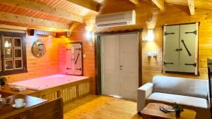 a bathroom with a pink tub in a room at פינה ברמות - צימרים לנוף הכנרת in Moshav Ramot