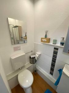 Koupelna v ubytování Ruhiger Rückzugsort in Steinheim + 2 fotografie