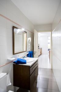 A bathroom at Apartamentos Maspalomas Foresta