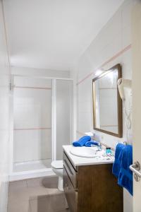 A bathroom at Apartamentos Maspalomas Foresta
