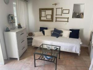 Кровать или кровати в номере Sokratis Apartments