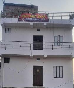 Gallery image of OYO Hotel Rohit Sagar in Suitha