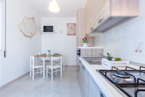 Кухня або міні-кухня у Appartamento Orchidea B2 - MyHo Casa