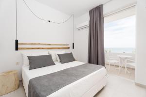 Posteľ alebo postele v izbe v ubytovaní Petradi Beach Lounge Hotel + 37 fotografií