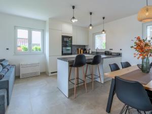 a kitchen and living room with a table and chairs at Villa Tea in Umag