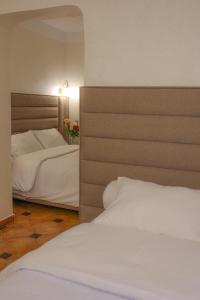 Postel nebo postele na pokoji v ubytování Hôtel Des Lilas