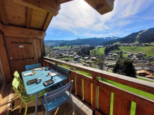 En generel udsigt til bjerge eller udsigt til bjerge taget fra chaletet