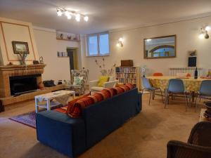 Atpūtas zona naktsmītnē Lovely 3-Bed Apartment in Spoleto