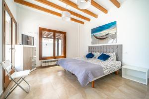Säng eller sängar i ett rum på Three Bedroom Luxury Villa El Valle Golf Resort