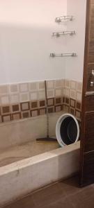 Vonios kambarys apgyvendinimo įstaigoje OYO Home Gupta's Homestay