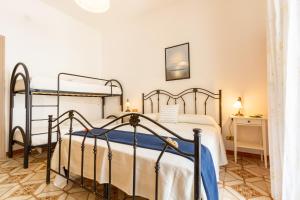 Ένα ή περισσότερα κρεβάτια σε δωμάτιο στο Appartamento Limonaia Bilo - MyHo Casa