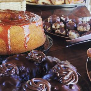 a table topped with chocolate covered donuts and other pastries at Estância Villa Ventura in Socorro
