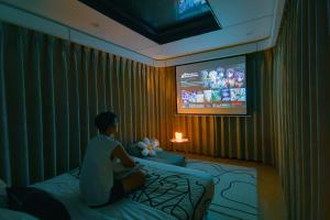 Televisyen dan/atau pusat hiburan di STAR OVER SEA By Deep night