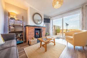 Posezení v ubytování Twitchers Cottage