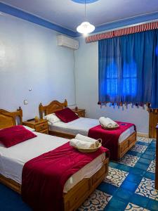 Rúm í herbergi á Hôtel Al Kalaa