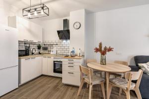 a kitchen and dining room with a table and chairs at Apartment Santa Cruz Centro in Santa Cruz de Tenerife