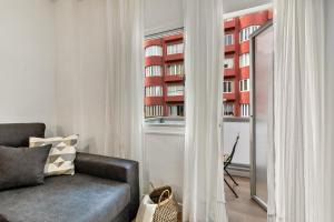 a living room with a couch and a red building at Apartment Santa Cruz Centro in Santa Cruz de Tenerife