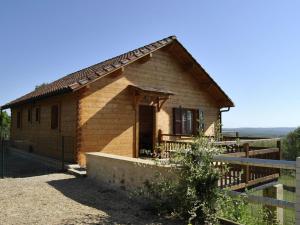 a small wooden house with a fence around it at Charmante maison avec piscine privée, climatisation, WiFi et parking - FR-1-616-166 in Montagnac-dʼAuberoche