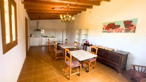 a dining room with tables and chairs and a kitchen at Bonvent in Felanitx