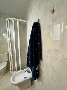 Kúpeľňa v ubytovaní Piso en pleno centro de Miño izquierda