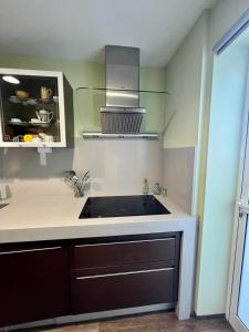 Kuchyňa alebo kuchynka v ubytovaní Piso en pleno centro de Miño izquierda