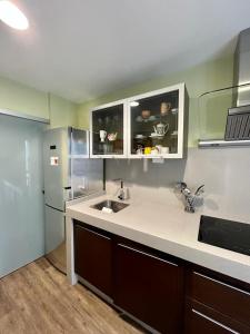 Kuchyňa alebo kuchynka v ubytovaní Piso en pleno centro de Miño izquierda
