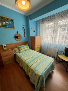 Posteľ alebo postele v izbe v ubytovaní Piso en pleno centro de Miño izquierda