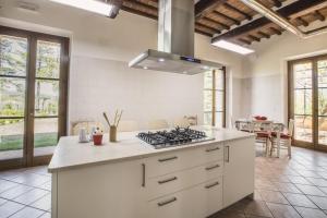 Kuchyňa alebo kuchynka v ubytovaní Agriturismo Tenuta Il Polardo